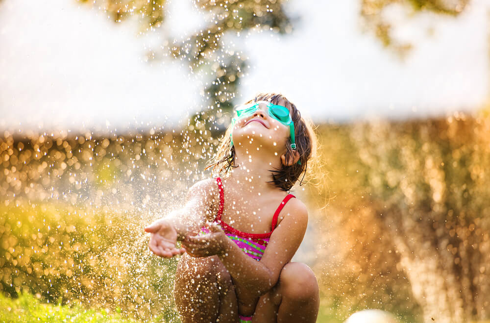 how-to-cool-down-your-kid-in-hot-weather-13-tips-every-parent-needs-to